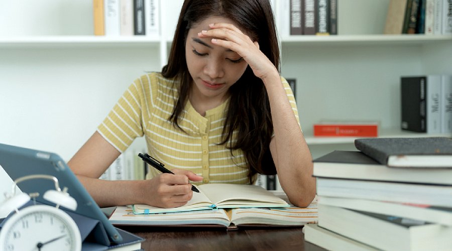 How “kiasu” Culture Impacts Singaporeans’ Mental Well-being