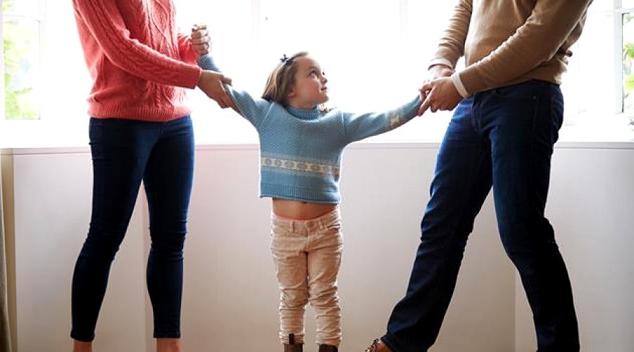 Overnights Good for Divorced Dads, Mums and Their Babies