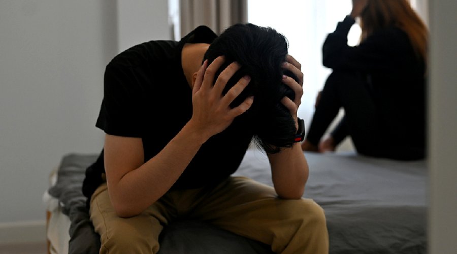 Relationship Anxiety: What It Means & How To Cope With It