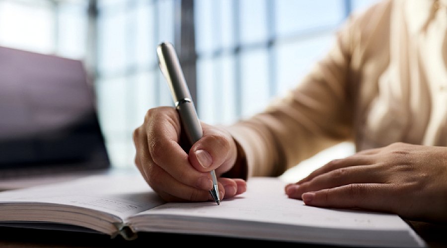 Small Daily Habits That Help Quiet Constant Overthinking